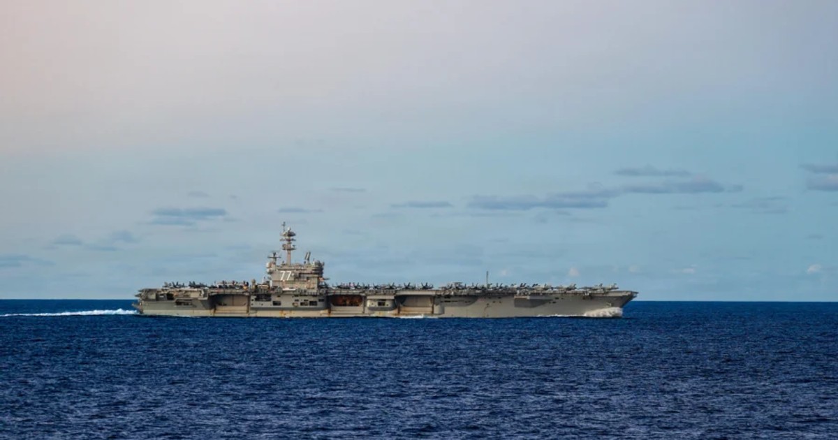 För första gången på flera decennier befinner sig tre amerikanska hangarfartyg i Mellanöstern